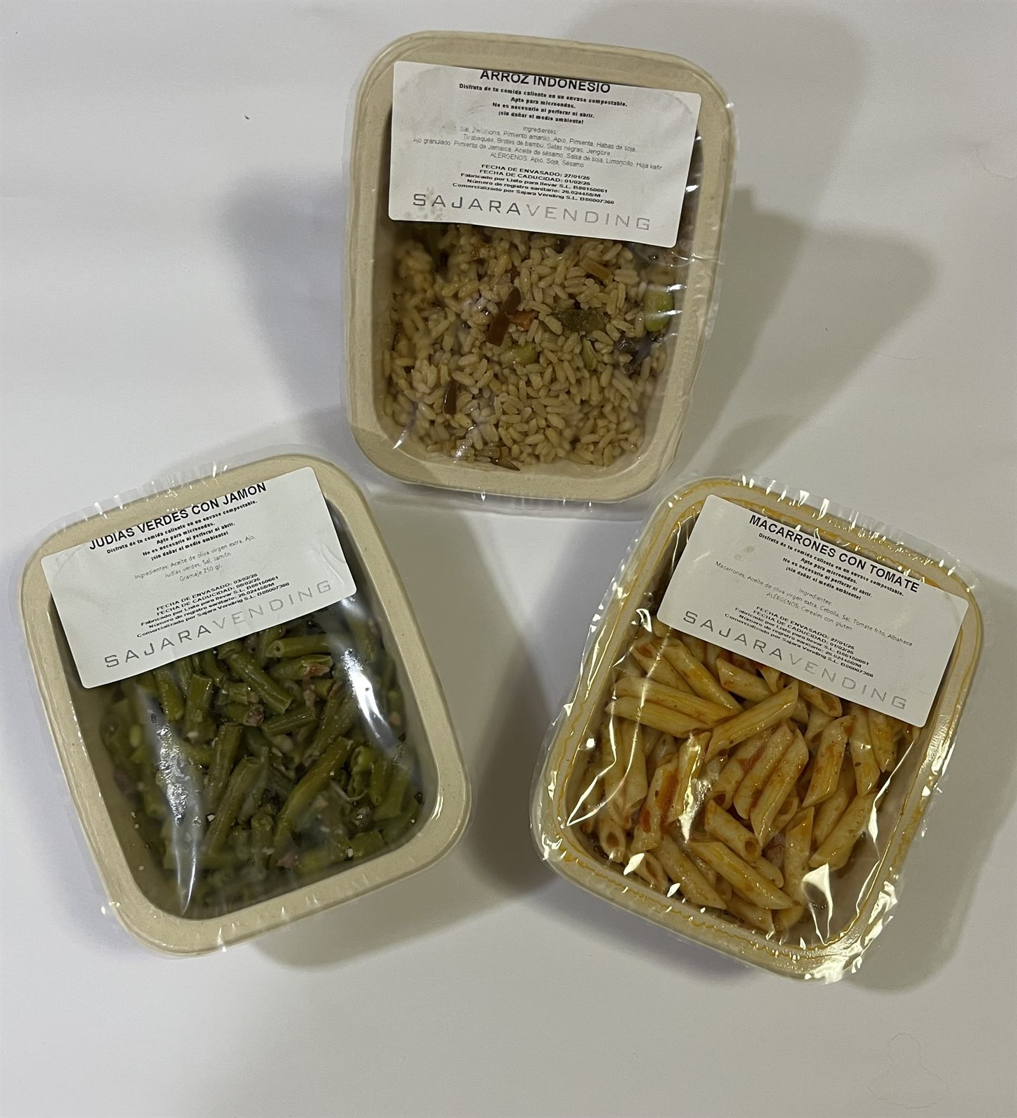 Platos preparados de Sajara Vending en envase compostable: arroz indonesio, judías con jamón y macarrones
